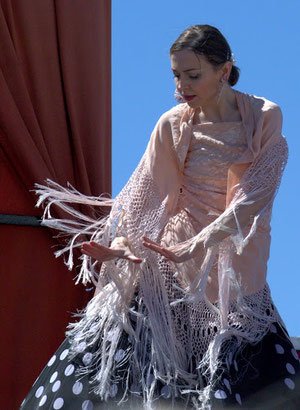 на фото: Ирина Чернова, она же - alicante.expert