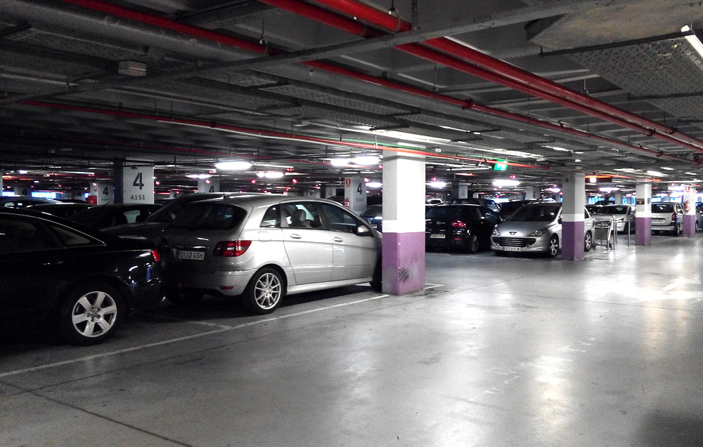 Общая парковка аэропорта Аликанте, крытая