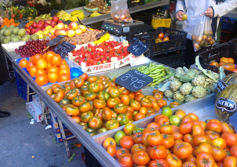 февральский уличный рынок