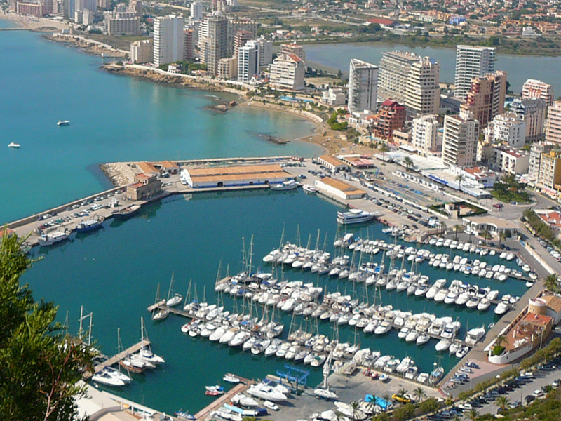 пляж сразу за портом